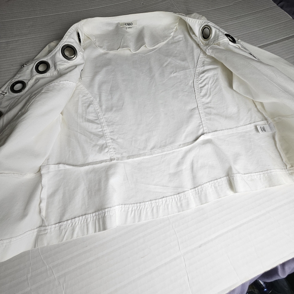 CATO Women Button Holes White and Black Crop Jacket Size Large - Picture 3 of 9